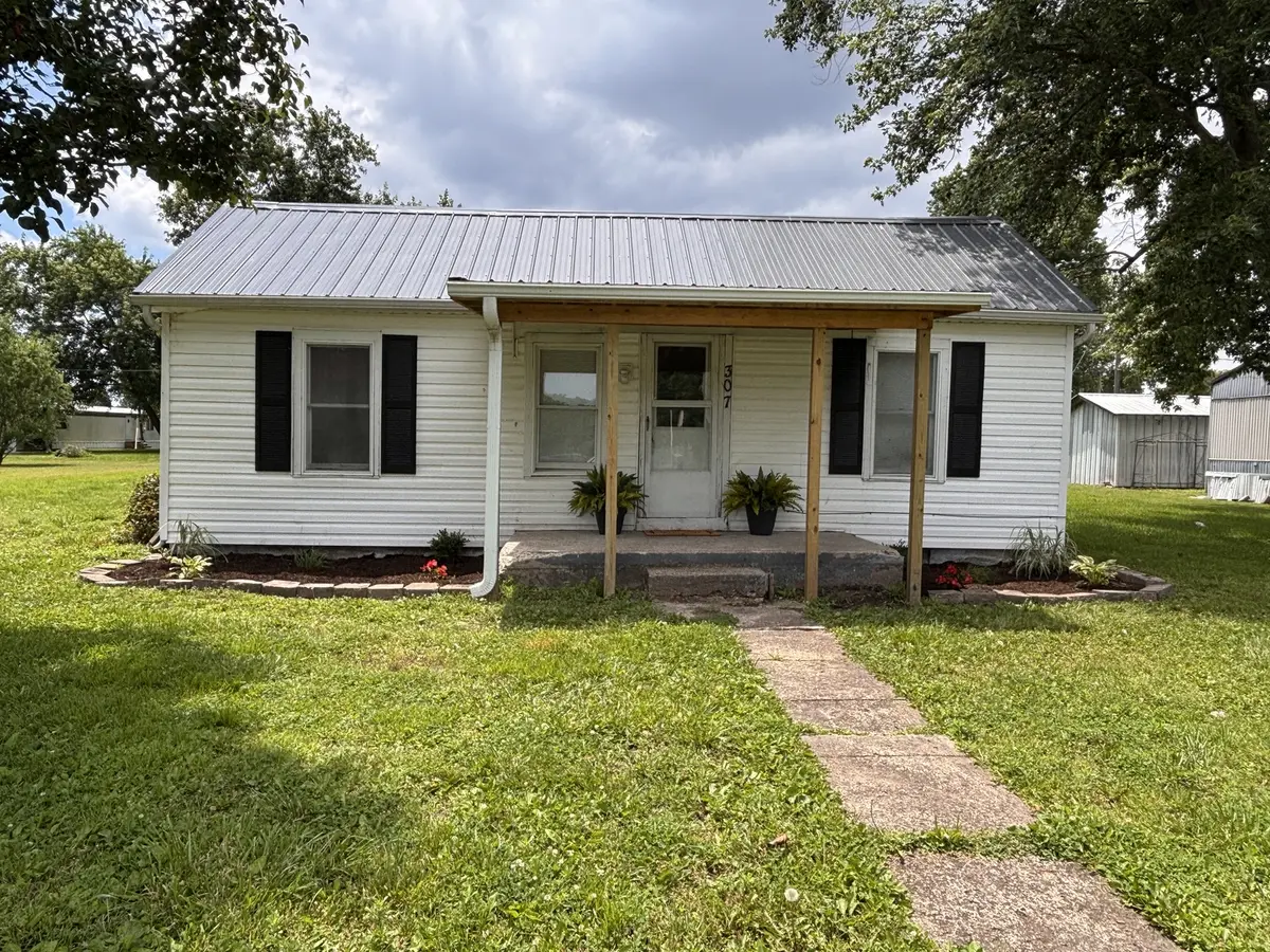 307 Casey ST, Woodlawn, IL 62898