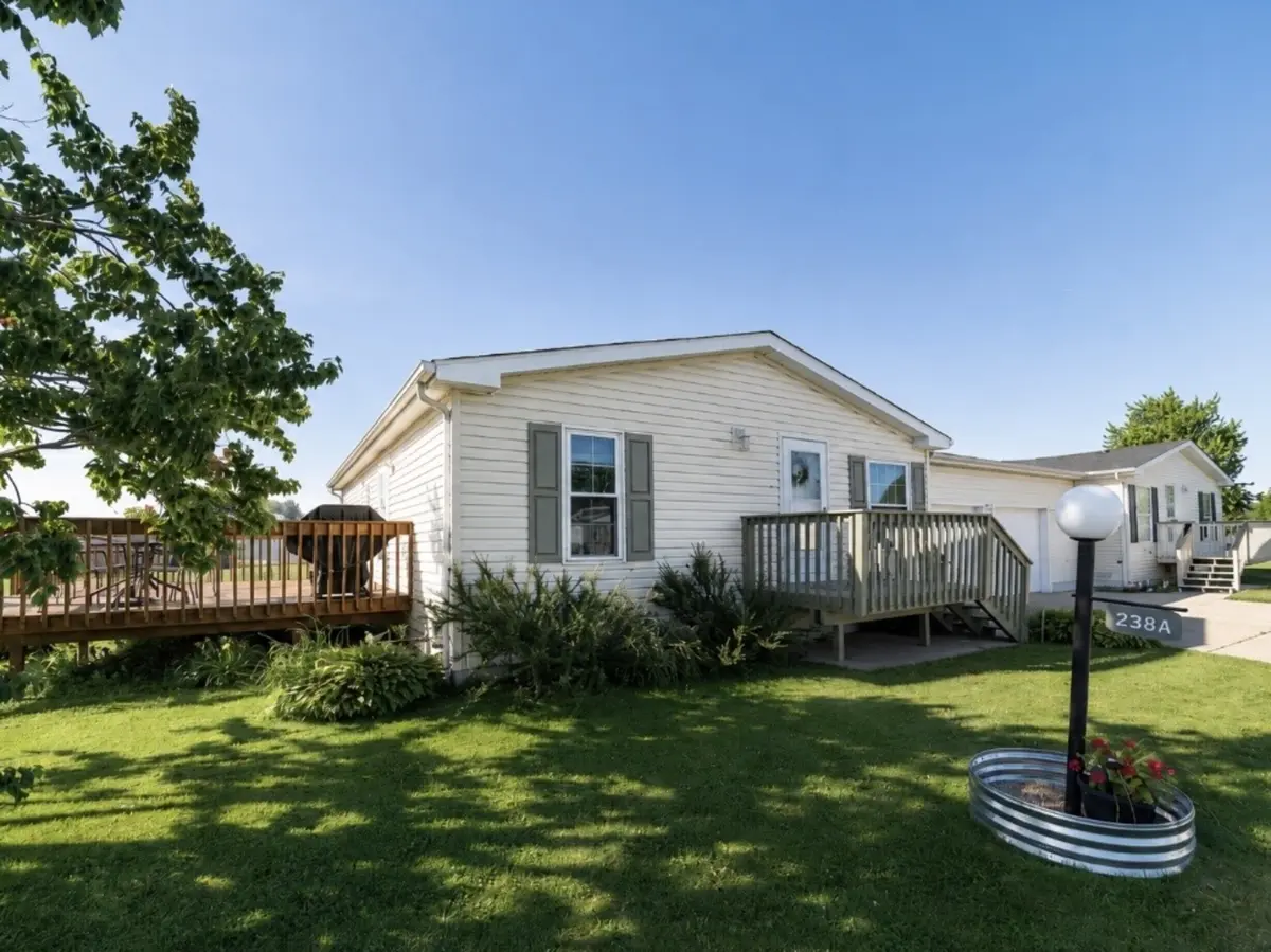 238 Meadowlark LN #A, Sandwich, IL 60548