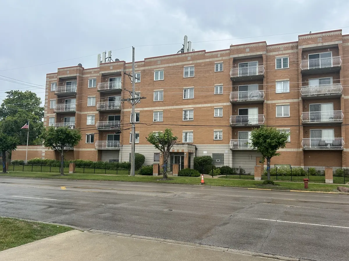 4534 N Cumberland AVE #401, Chicago, IL 60656