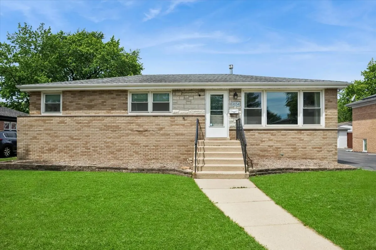 17654 70th CT, Tinley Park, IL 60477