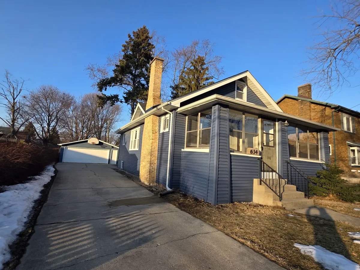 634 W Ridgeland AVE, Waukegan, IL 60085