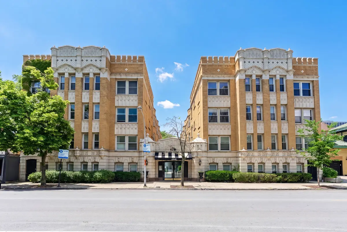 4240 N Clarendon AVE #312S, Chicago, IL 60613
