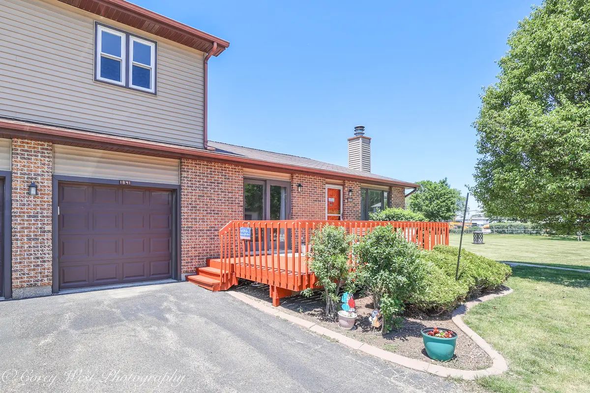 1841 Kerrybrook CT #1841, Sycamore, IL 60178