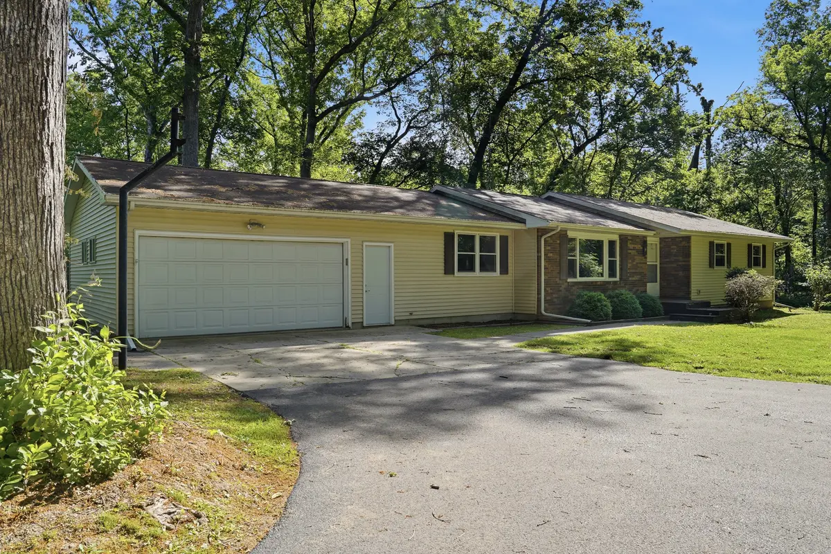 7261 S Ridge RD, Dixon, IL 61021