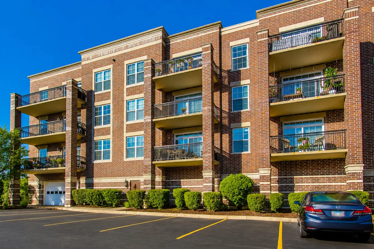 50 S Greeley ST #204, Palatine, IL 60067