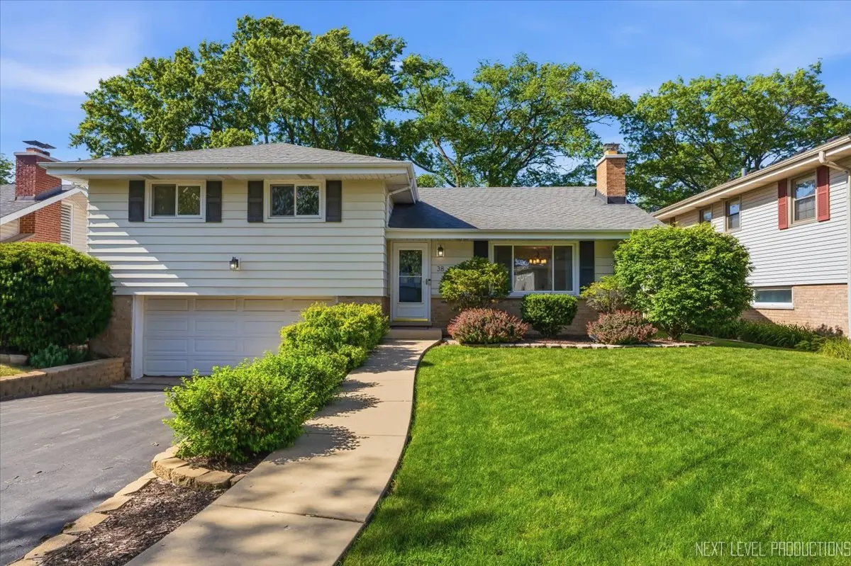 38 W Rand RD, Villa Park, IL 60181