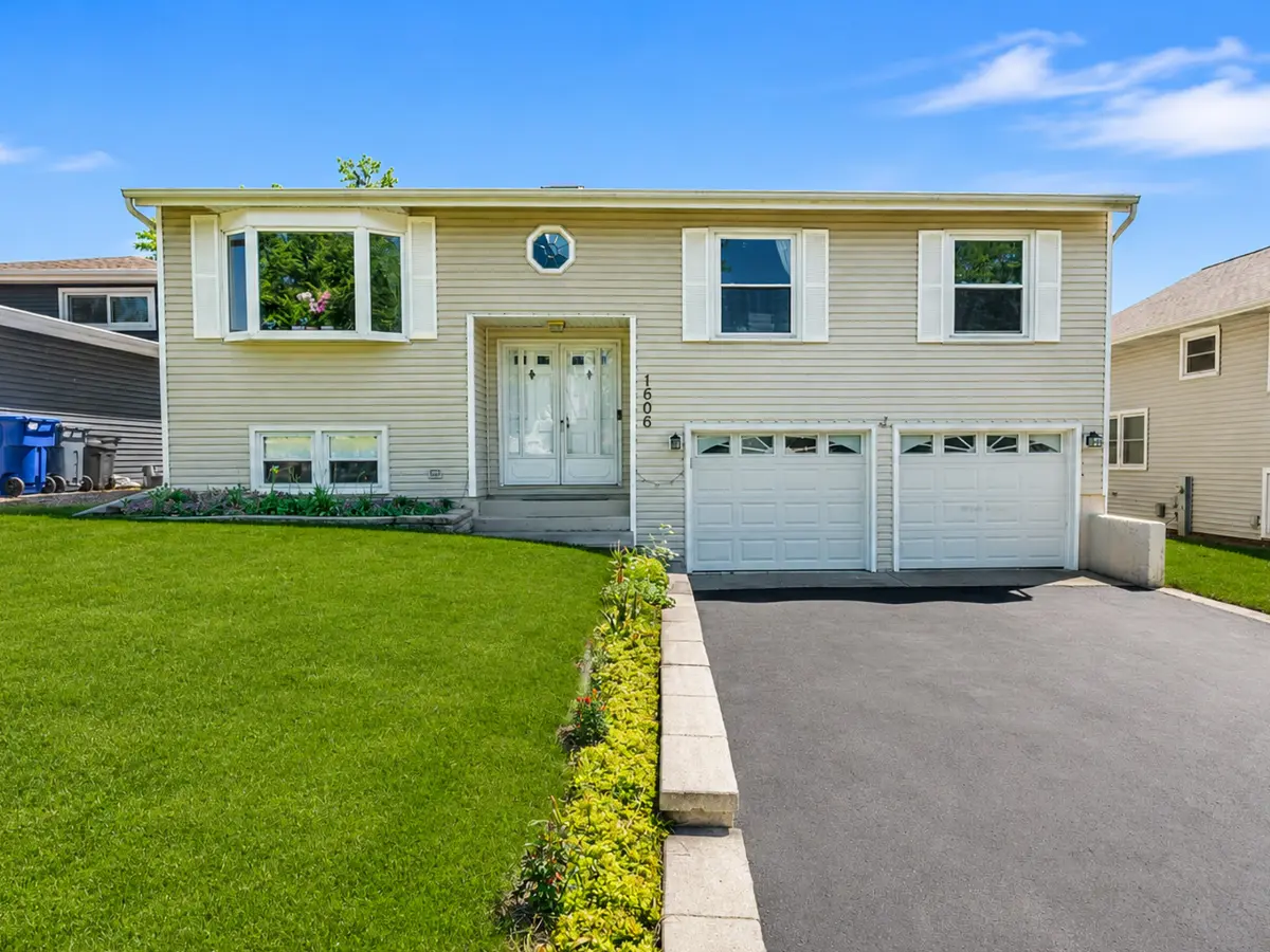 1606 Wilson AVE, Wheaton, IL 60189