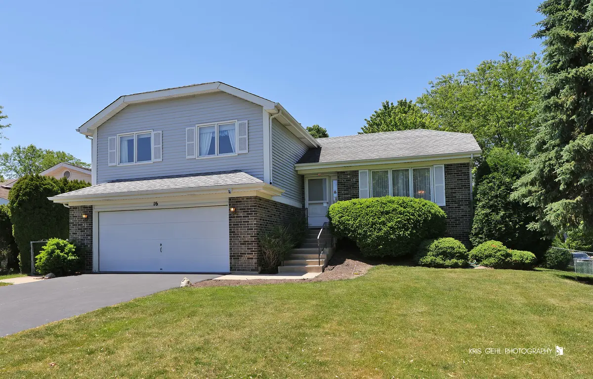 16 S Emerald AVE, Mundelein, IL 60060
