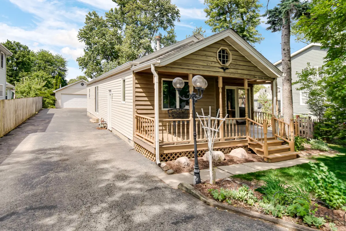 127 E 4th AVE, New Lenox, IL 60451