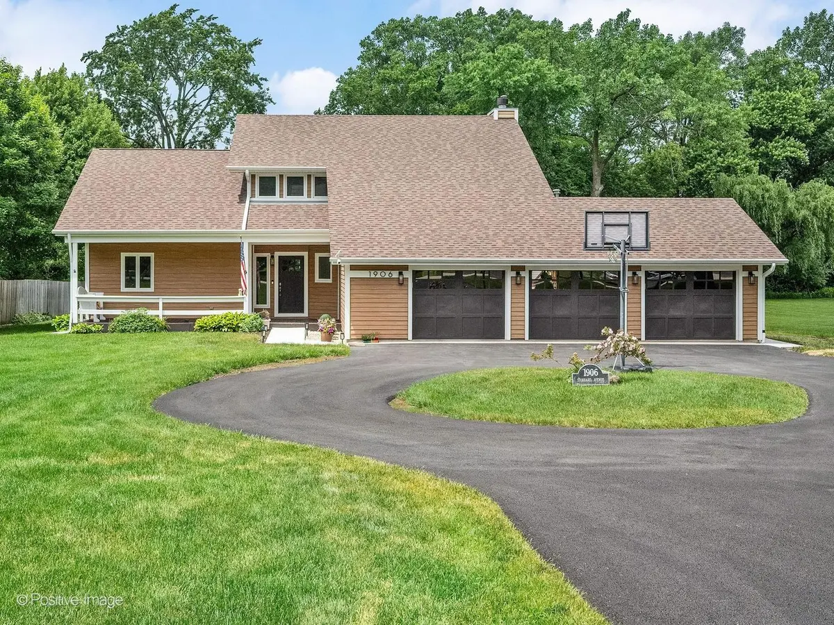 1906 Stoddard AVE, Wheaton, IL 60187
