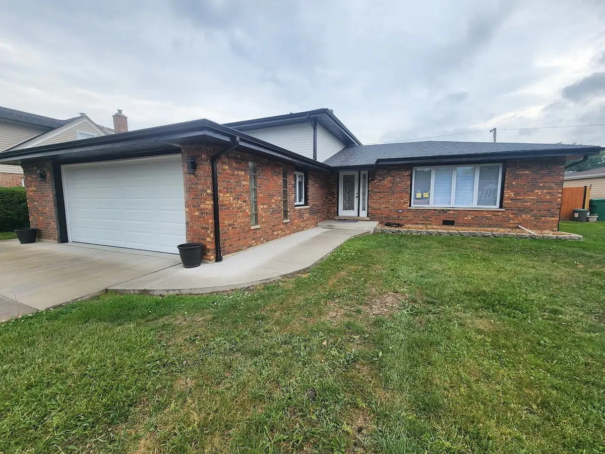 8040 Laramie AVE, Burbank, IL 60455