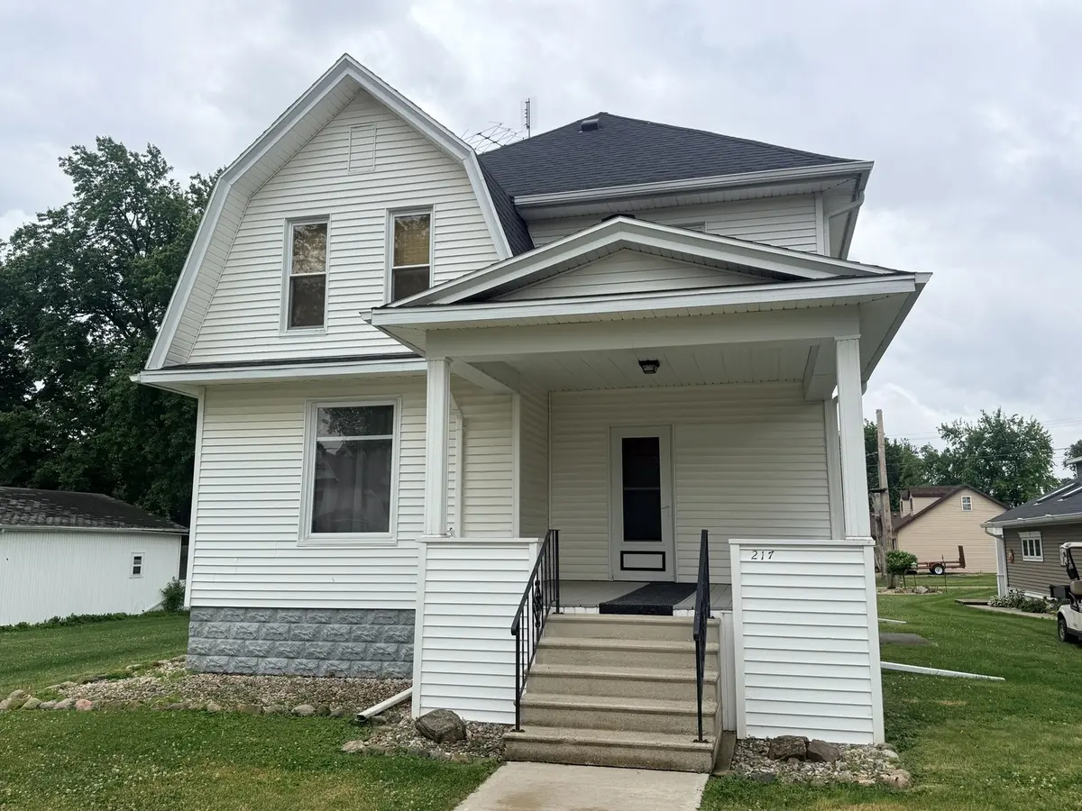 217 W Chestnut ST, Compton, IL 61318