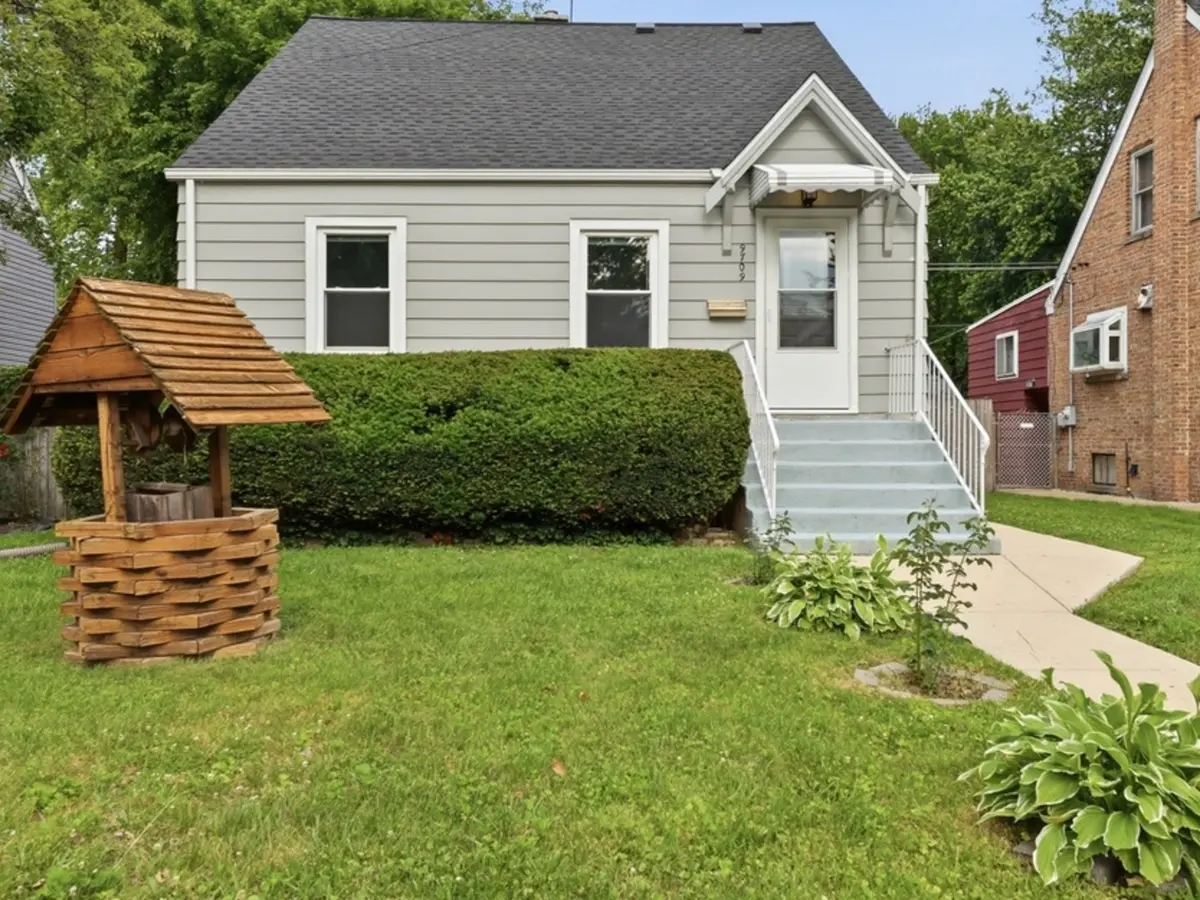 9709 51st AVE, Oak Lawn, IL 60453