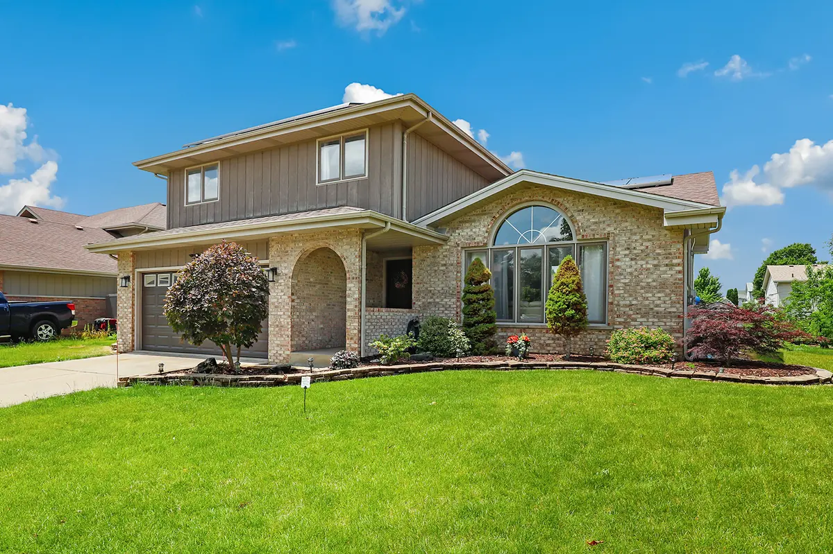 338 Wild Rose LN, Romeoville, IL 60446