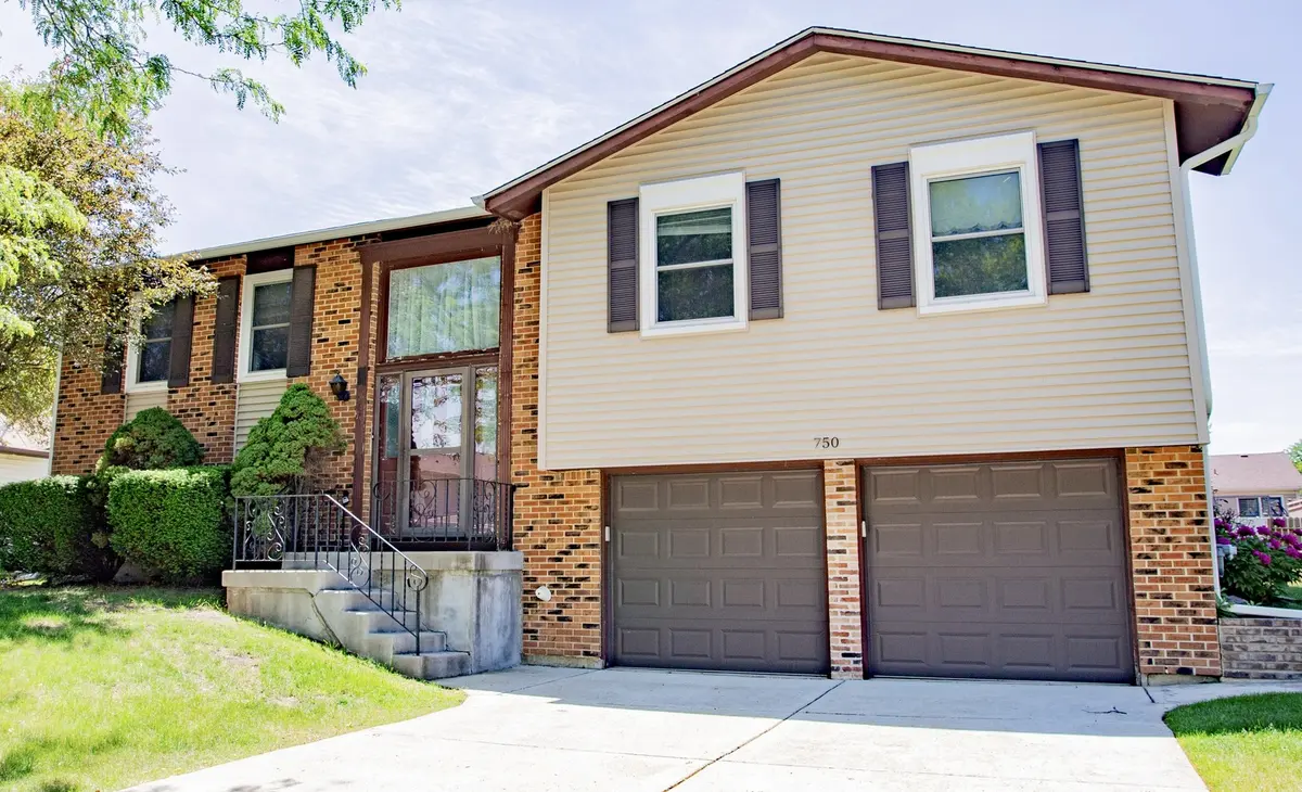 750 Michigan LN, Elk Grove Village, IL 60007