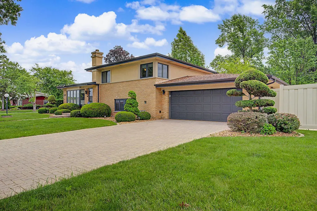 222 S Mayfair PL, Chicago Heights, IL 60411
