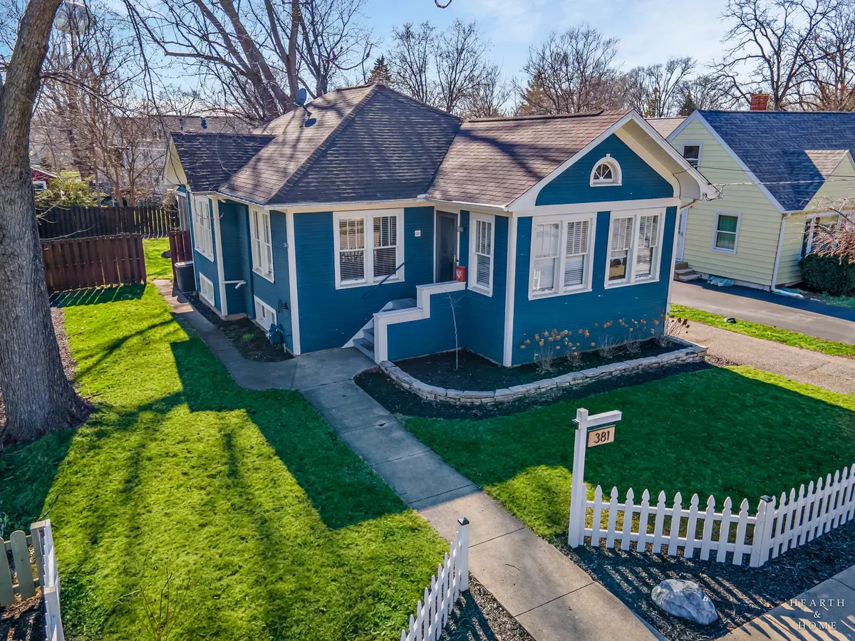 381 Douglas AVE, Crystal Lake, IL 60014