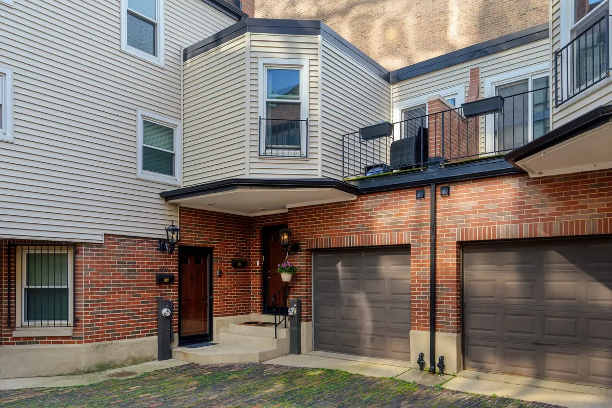 492 W Belmont AVE, Chicago, IL 60657