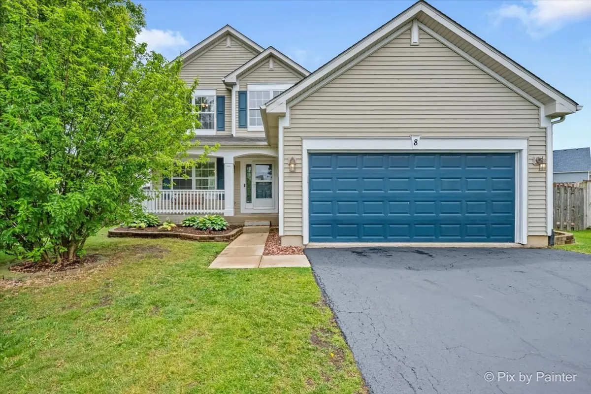 8 Heron CT, Lake In The Hills, IL 60156