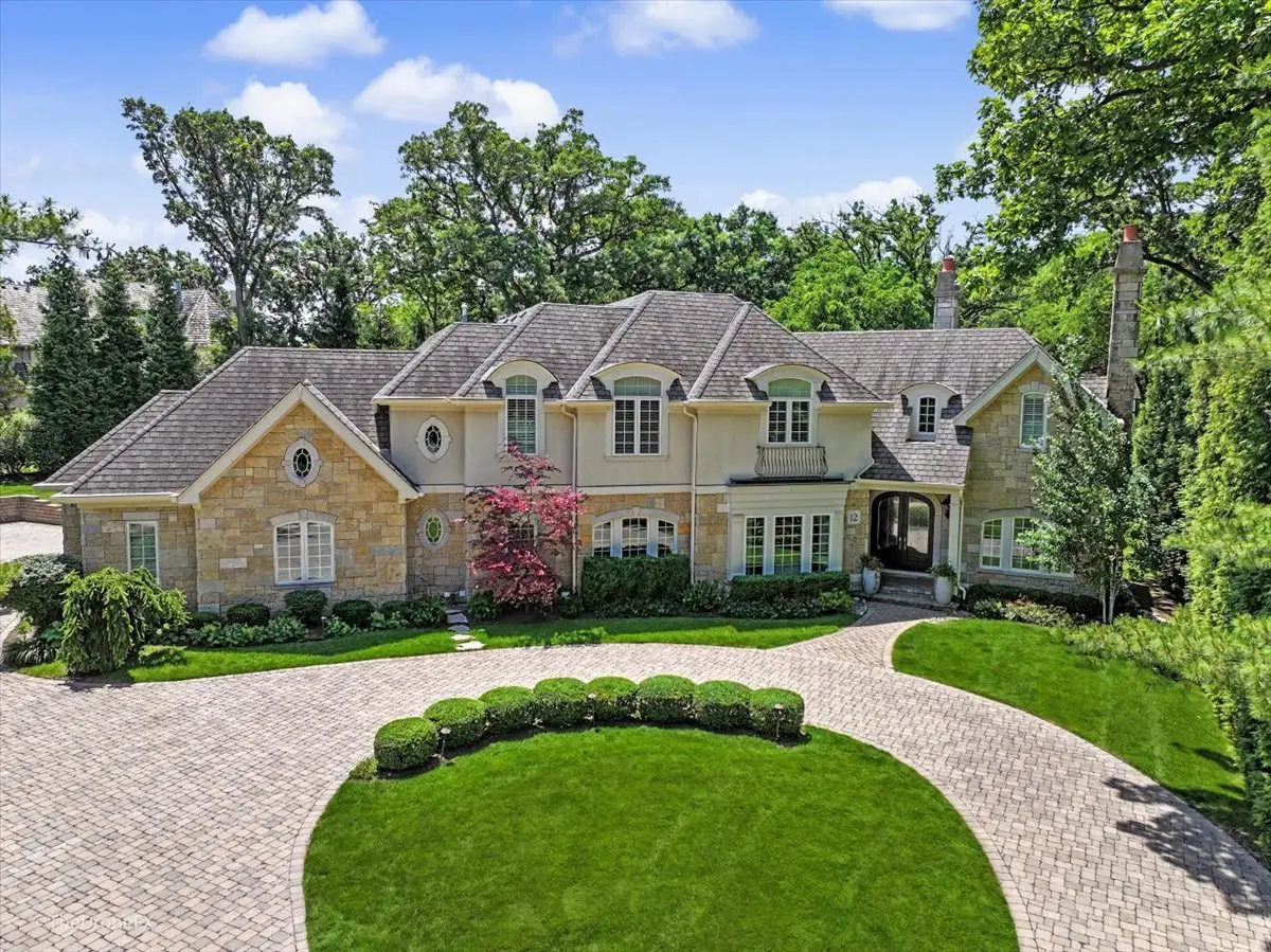12 Carlisle DR, Oak Brook, IL 60523