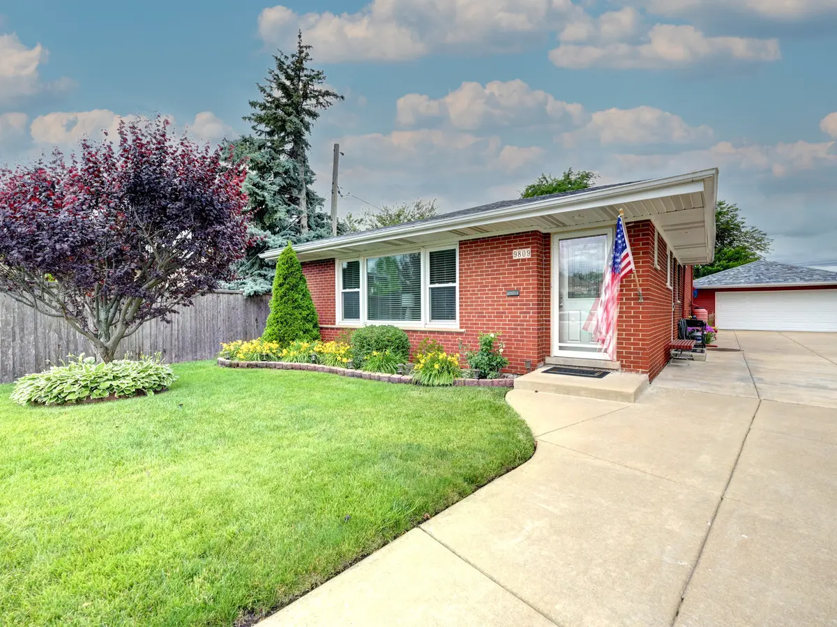 9809 S Albany AVE, Evergreen Park, IL 60805