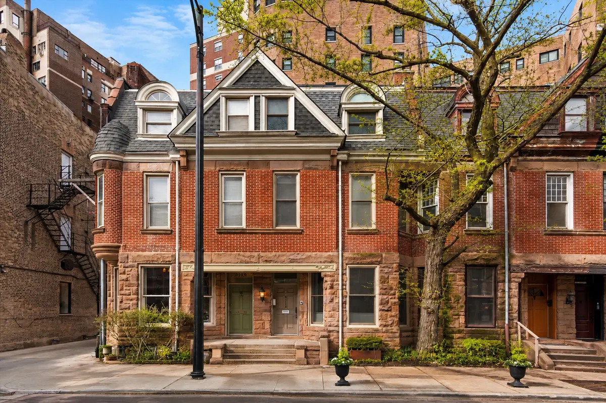 2113 N Clark ST, Chicago, IL 60614