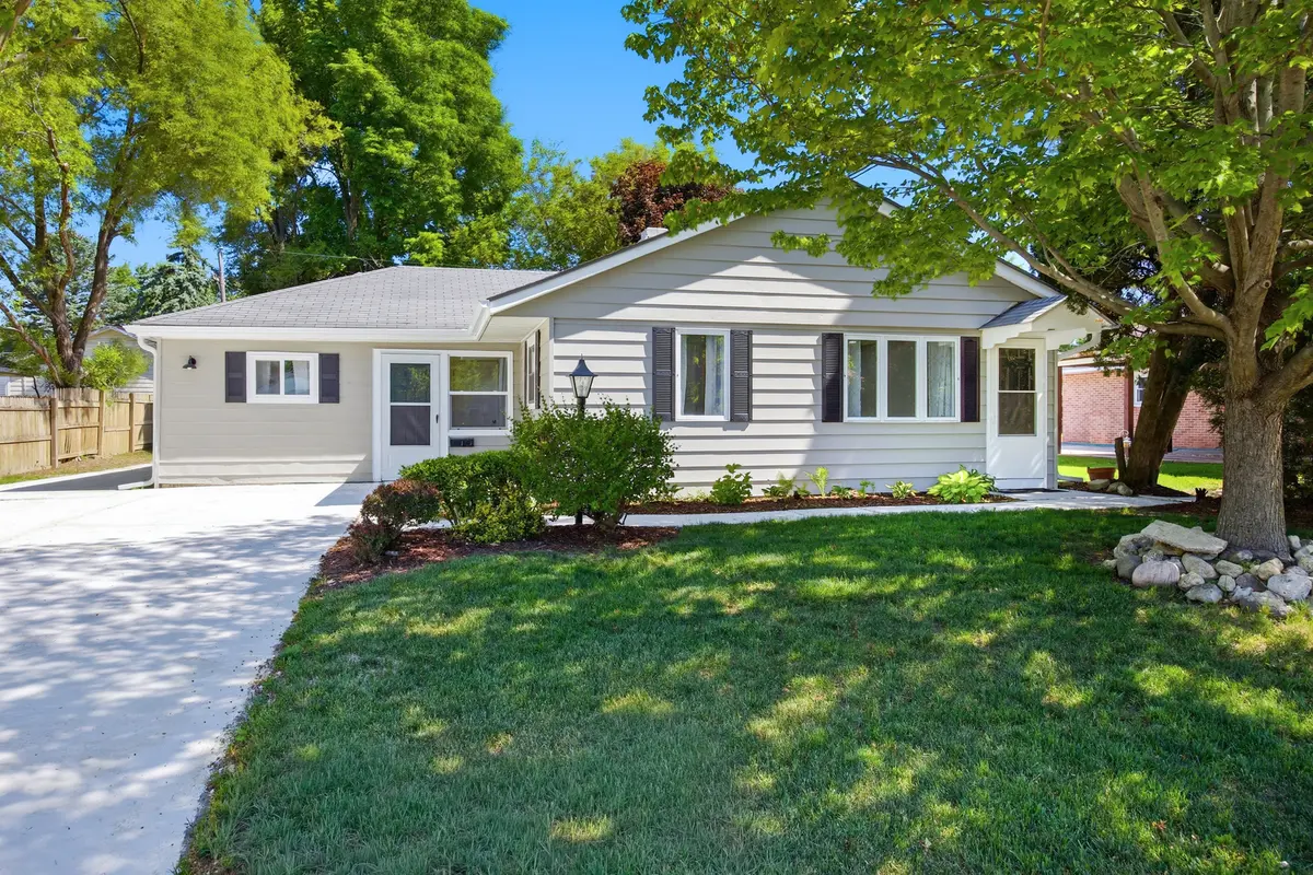 139 Birch ST, Carpentersville, IL 60110