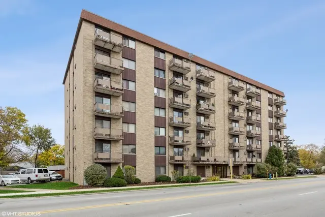 850 Des Plaines AVE #504, Forest Park, IL 60130