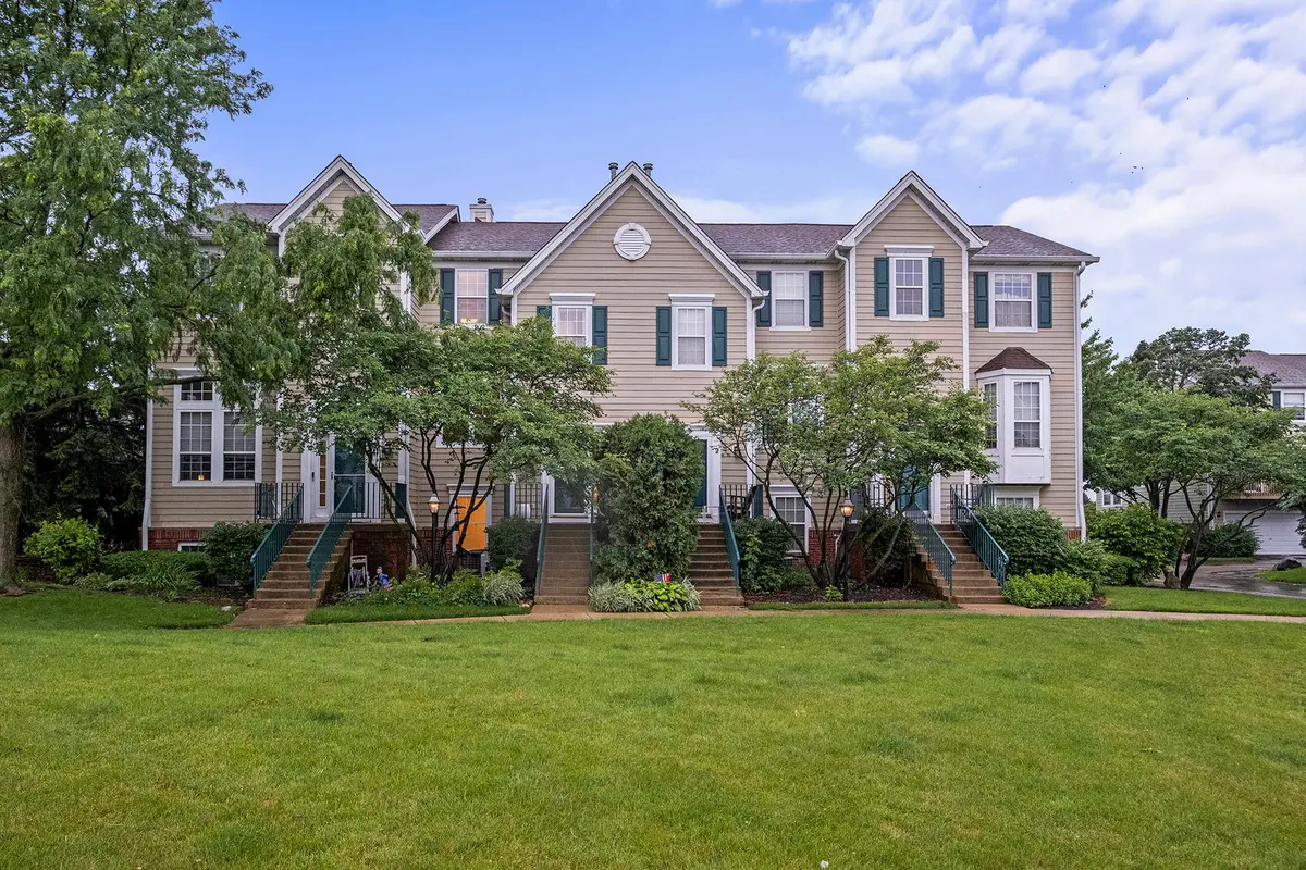 2418 Courtyard CIR #3, Aurora, IL 60506