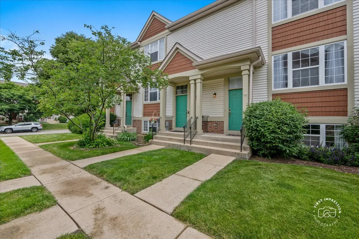 1637 Orchard CT, West Chicago, IL 60185