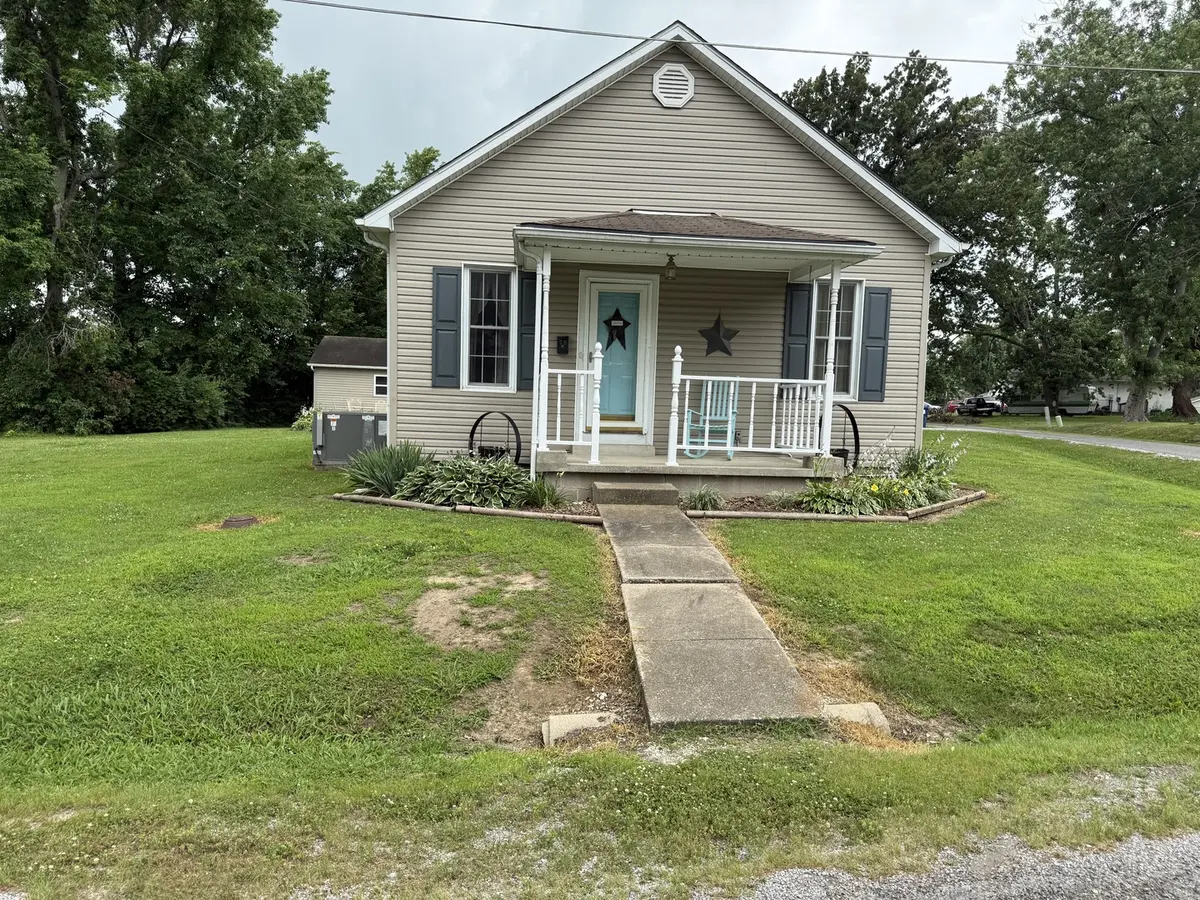 78 Academy ST, Eldorado, IL 62930