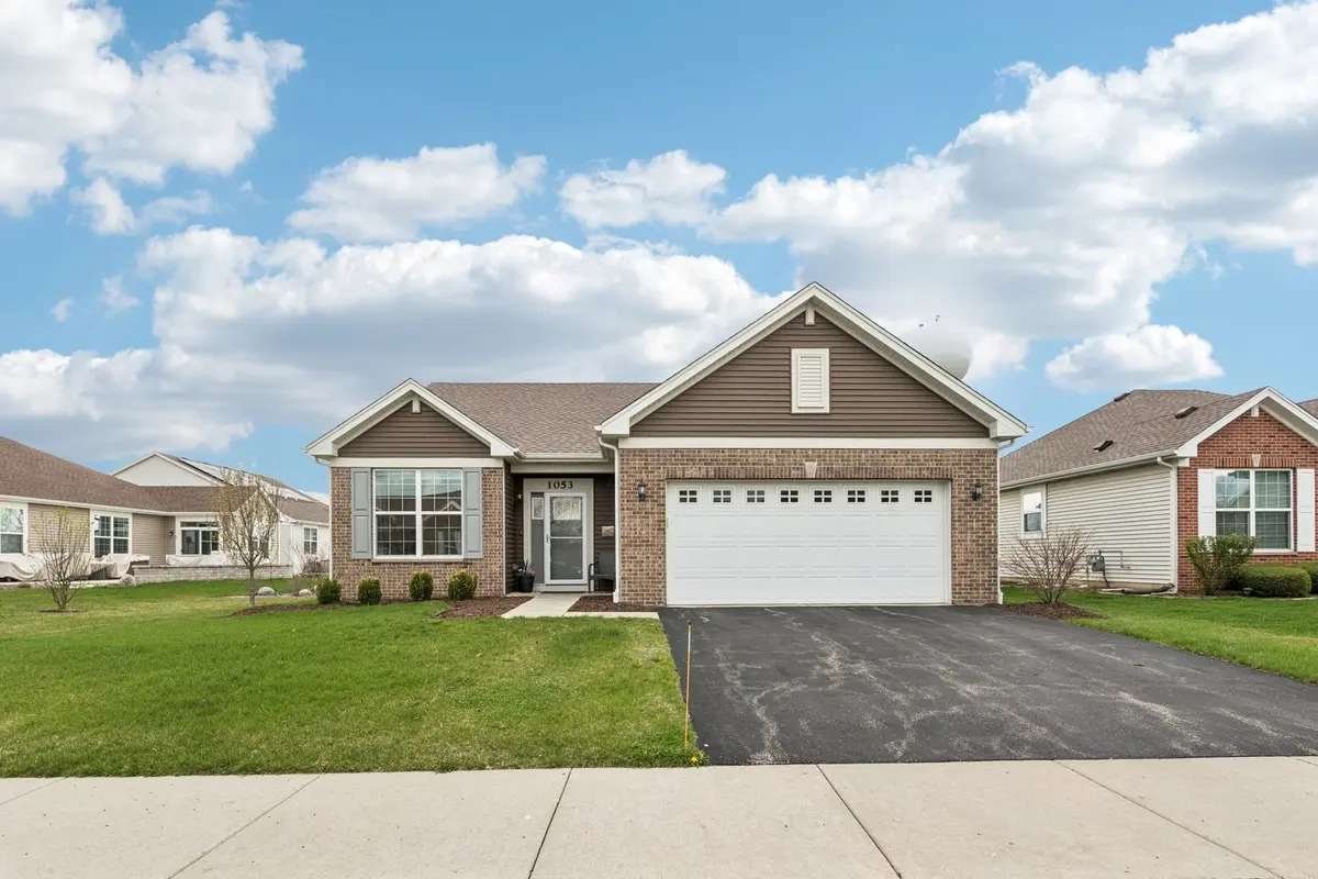 1053 Honey Locust DR, Crystal Lake, IL 60012