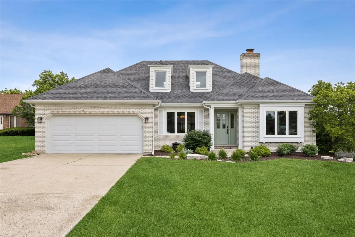 8300 Chelsea LN, Willow Springs, IL 60480