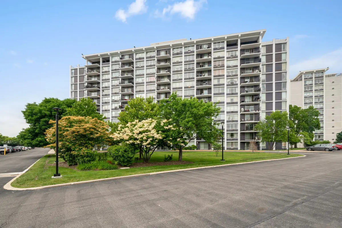 8809 Golf RD #8A, Niles, IL 60714