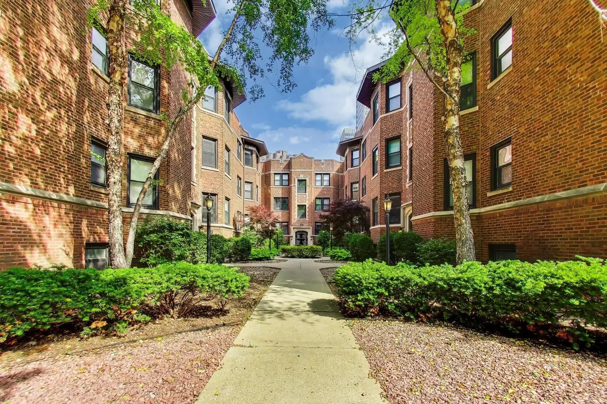 530 W Cornelia AVE #2N, Chicago, IL 60657