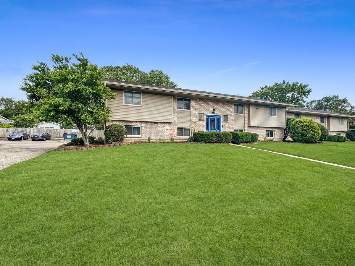 1342 S 14th ST #B2, St. Charles, IL 60174