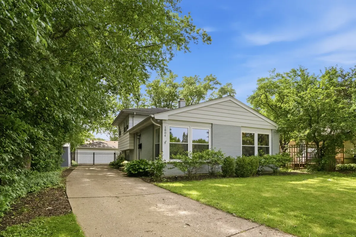 1804 Winthrop RD, Highland Park, IL 60035