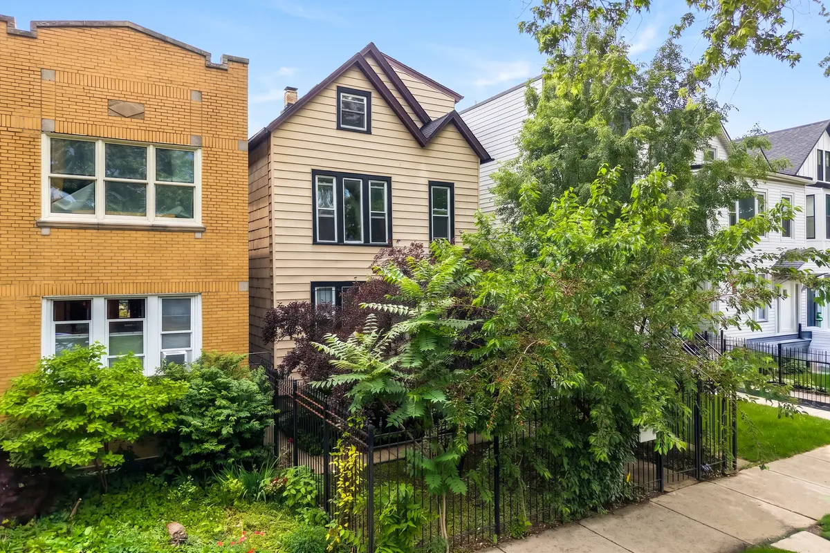 1726 N Sawyer AVE, Chicago, IL 60647