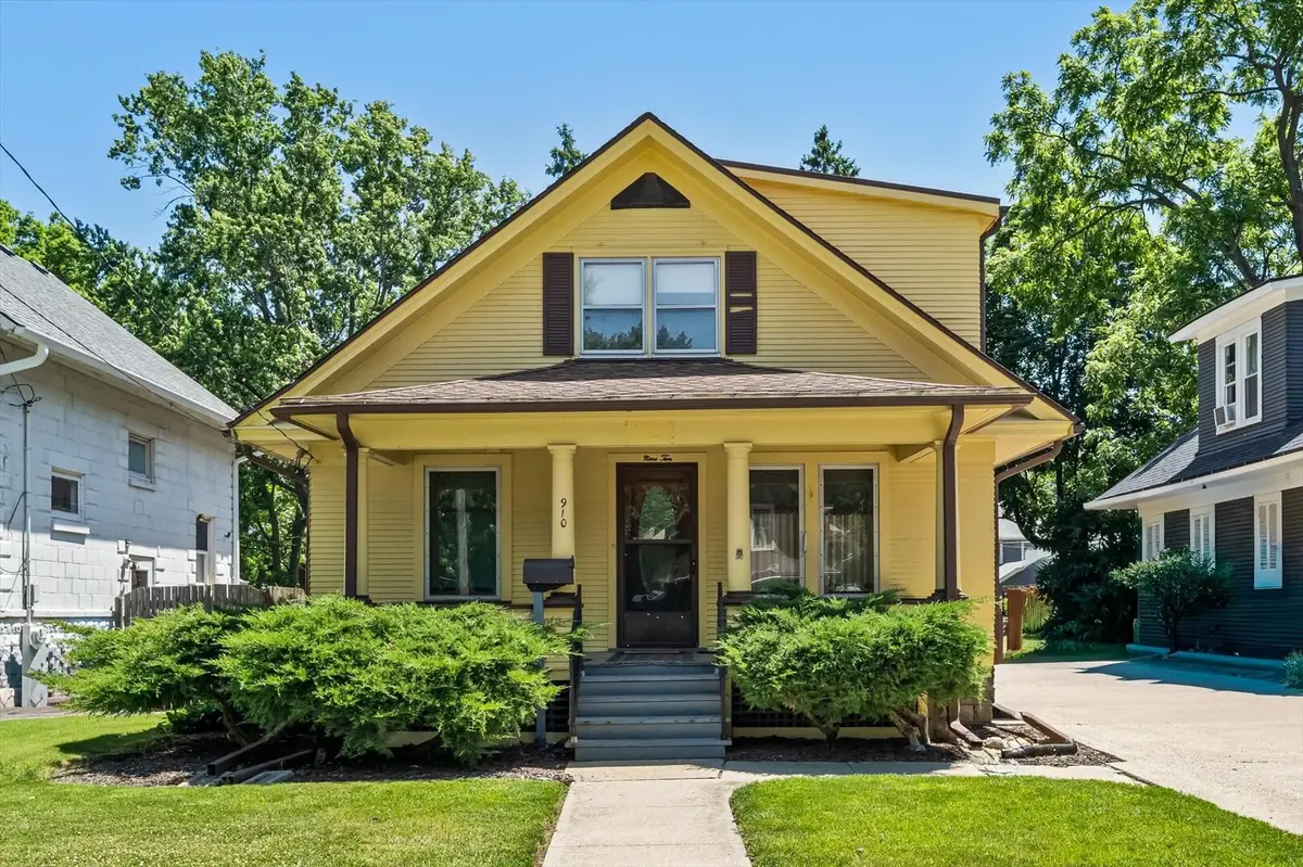 910 Pearl ST, Aurora, IL 60505