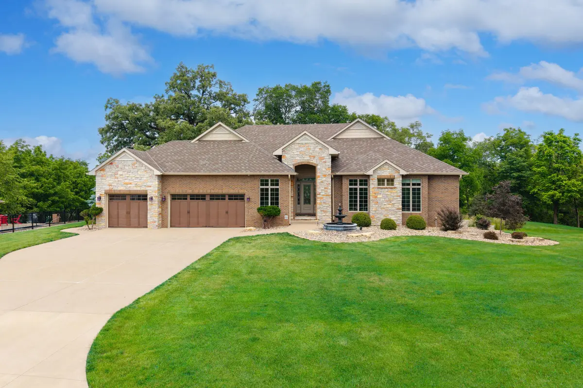 4580 Tanglewood RD, Bettendorf, IA 52722