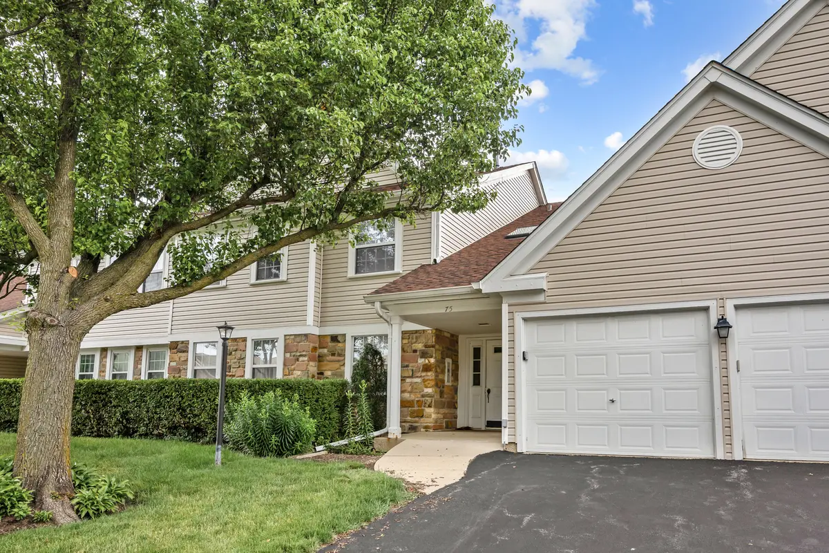 75 Larch CT #D-Z2, Schaumburg, IL 60193