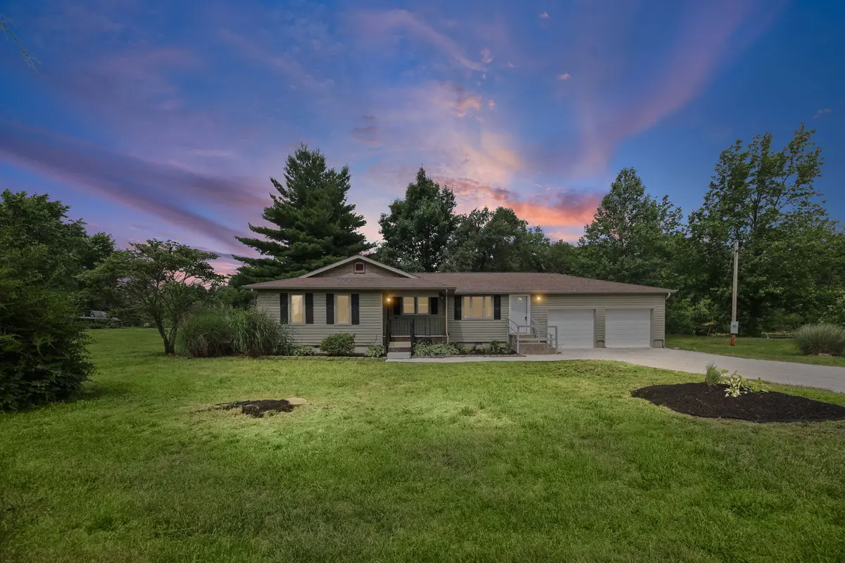 8517 N Cherryville LN, Mt Vernon, IL 62864