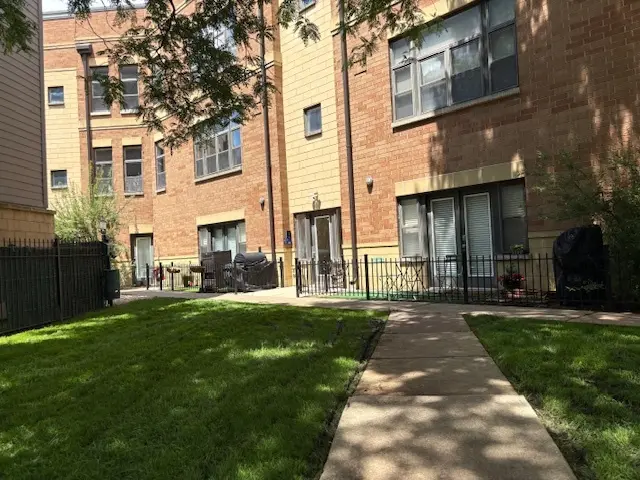 2312 W Bloomingdale AVE #B, Chicago, IL 60647