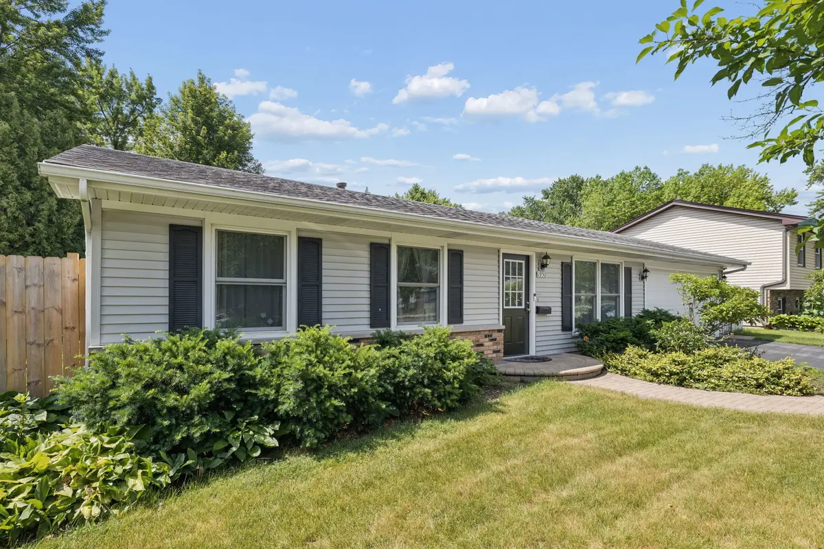 1950 Heather DR, Aurora, IL 60506