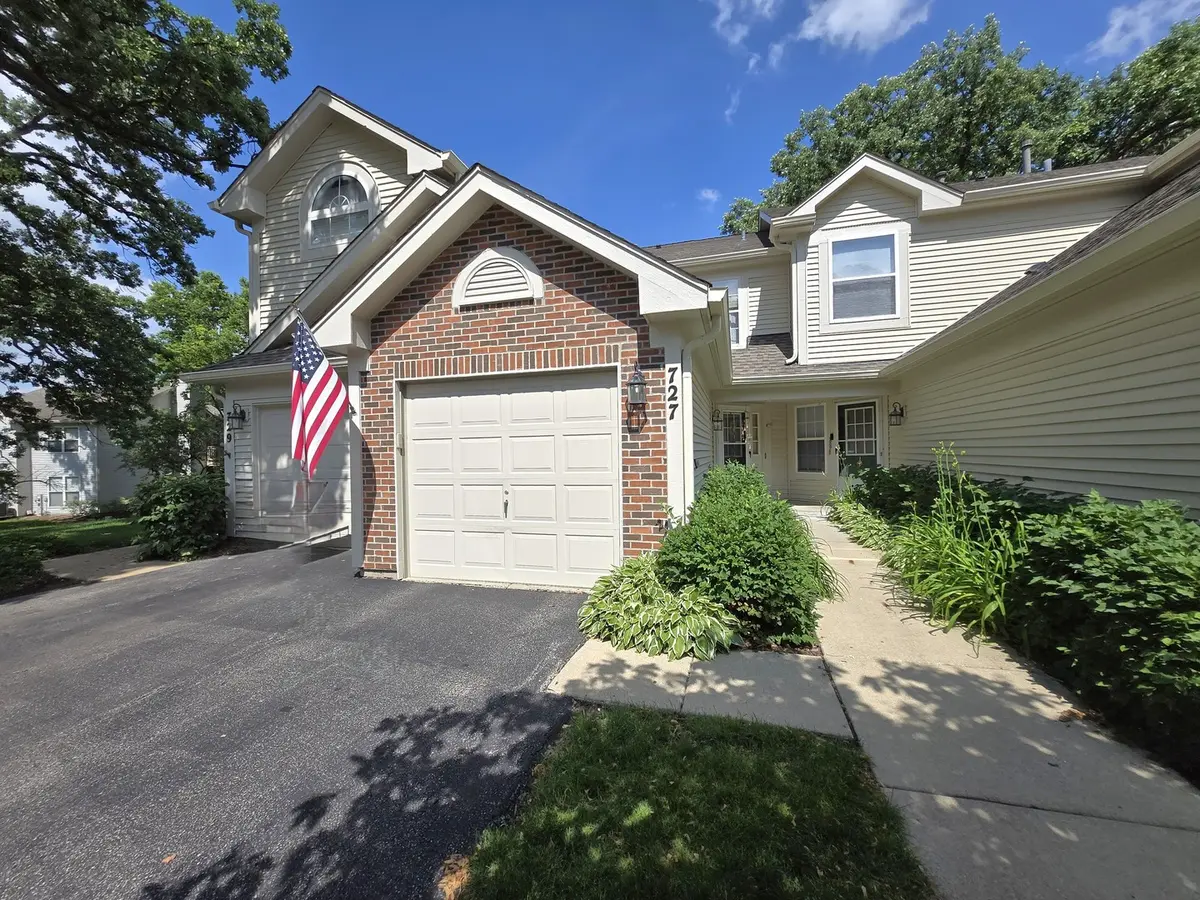 727 Shady Oaks CT #727, Elgin, IL 60120