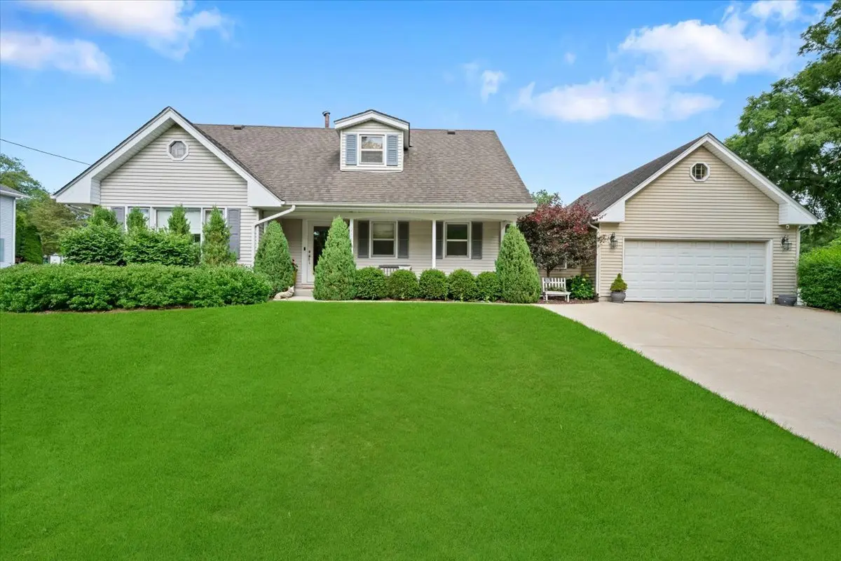 6N477 Salina AVE, St. Charles, IL 60174