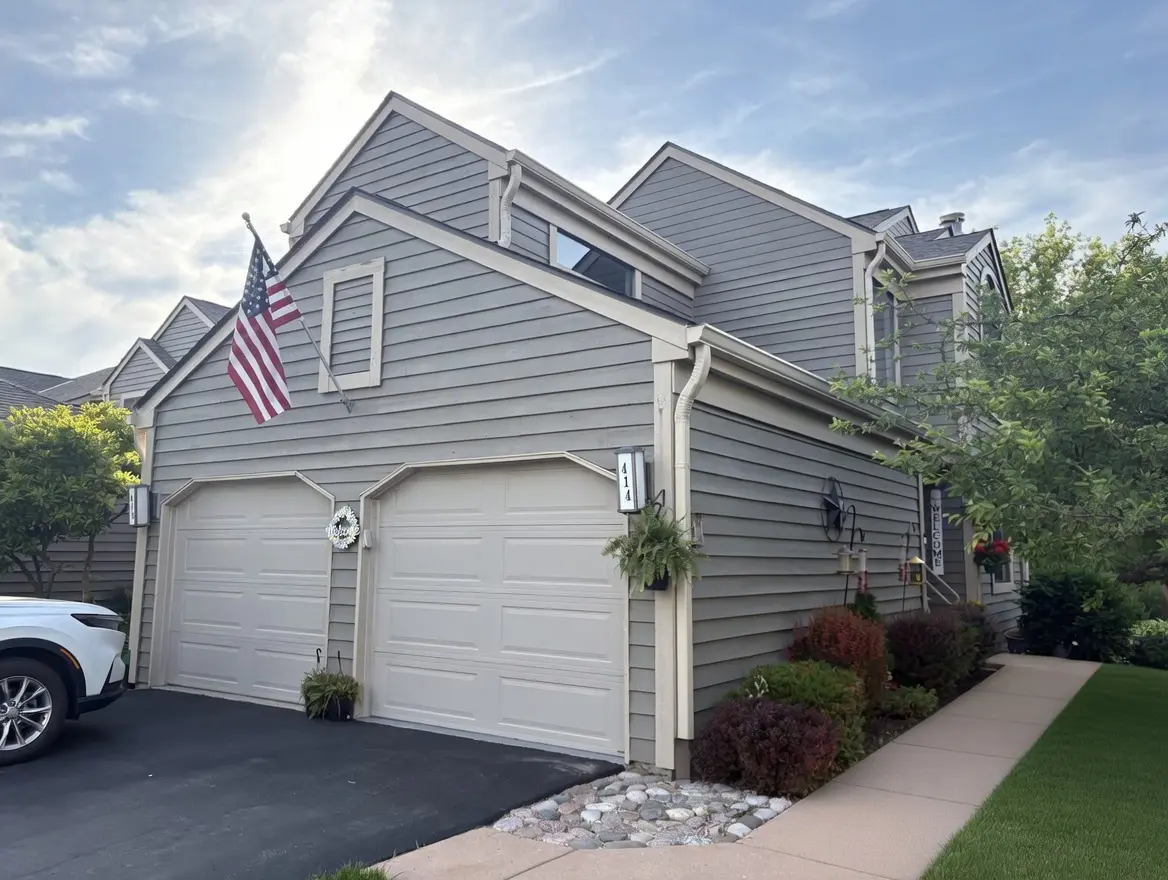 414 White Oak LN, Barrington, IL 60010