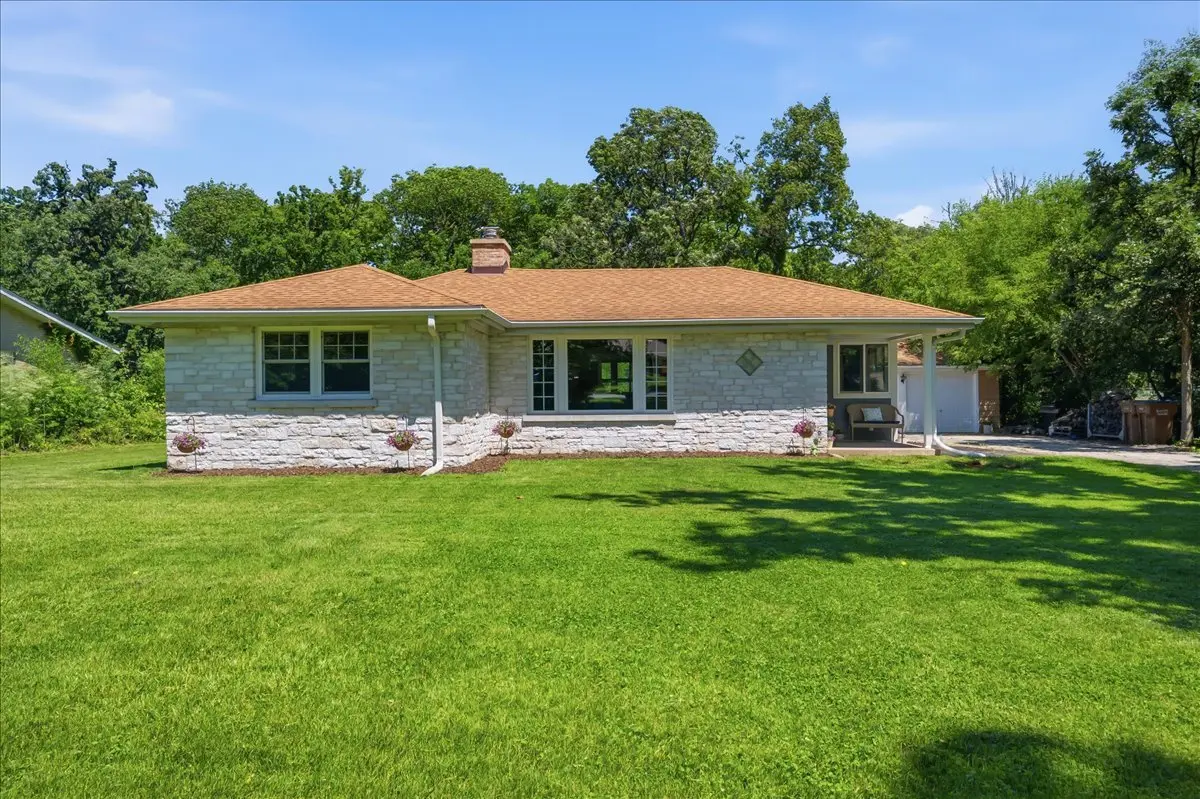 17W040 Oak LN, Bensenville, IL 60106
