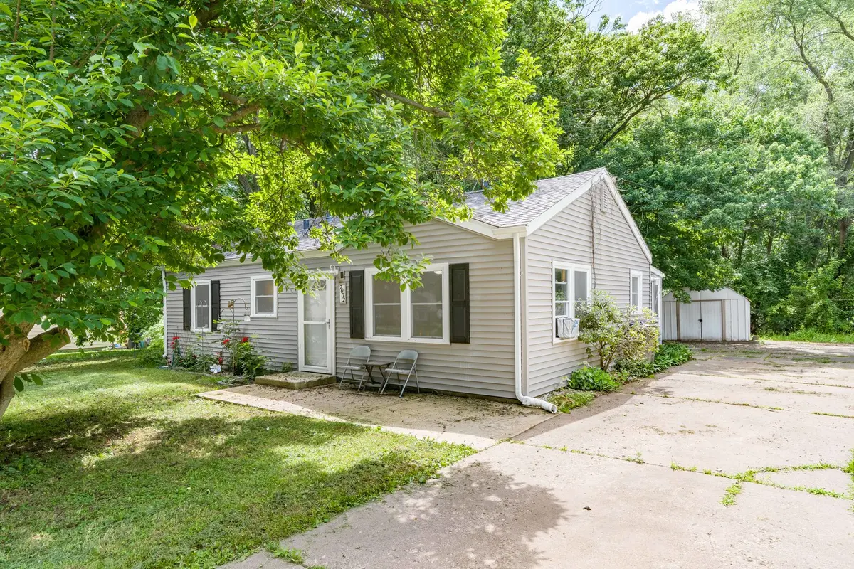 7002 Ridge DR, Davenport, IA 52806
