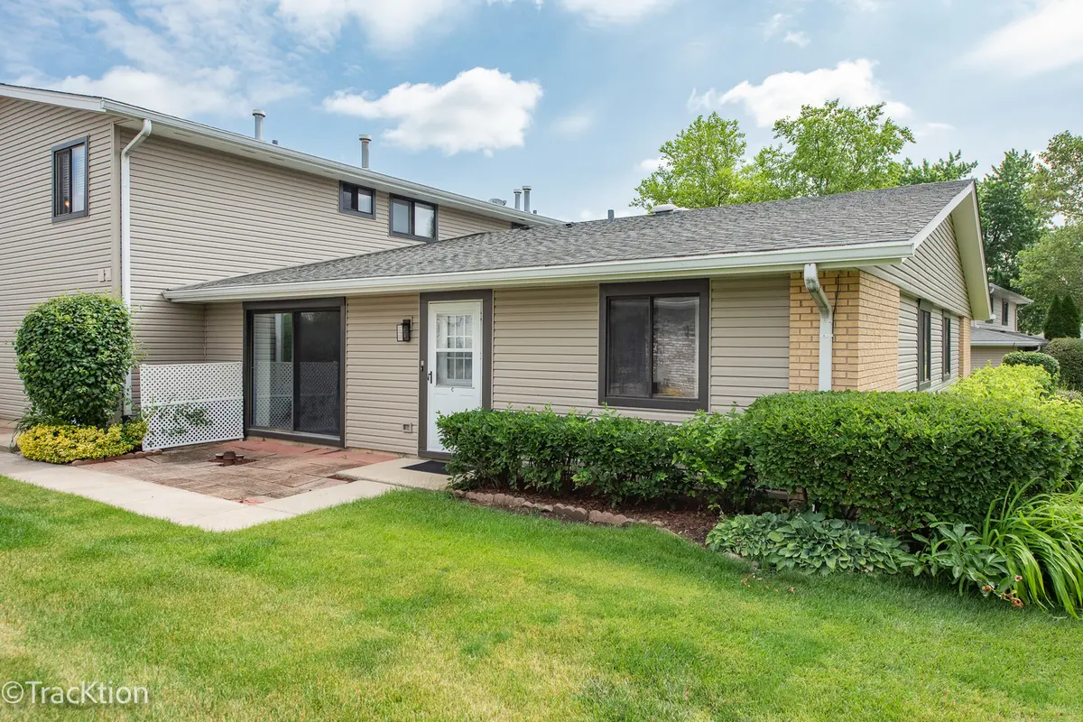 124 Fairlane CT #C, Bloomingdale, IL 60108